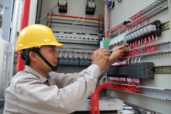 Sửa chữa thiết bị điện tại Cát Bà
